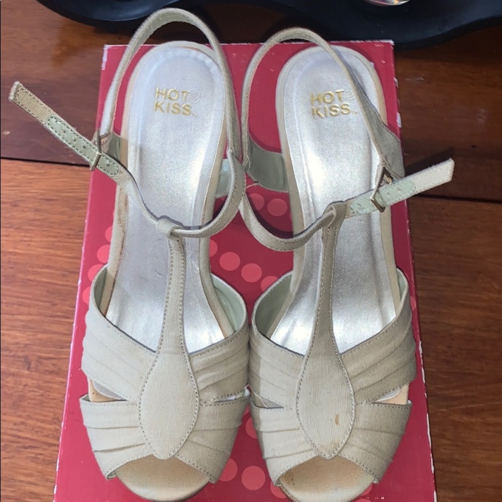 Neutral heels